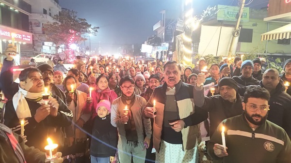 रुद्रपुर में फूट पड़ा जनता का गुस्सा, सिस्टम को ललकारते हुए उठी सीबीआई जांच के लिए मांग, अंकिता के लिए सड़कों पर उतरा जन-सैलाब!